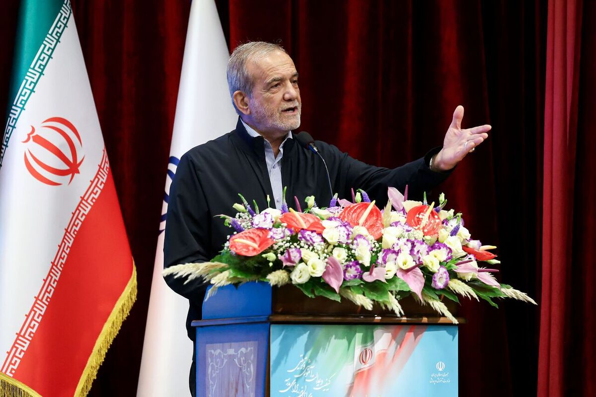 رئیس‌جمهور با تاکید بر اینکه فرزندان این سرزمین بودند که برای ما موشک و انرژی هسته‌ای ساختند، گفت: باید باور «ما می‌توانیم» را ایجاد و تقویت کنیم؛ بدانیم که مدرسه‌سازی بستر اولیه است، هدف نیست، مدرسه‌سازی میدانی است که می‌خواهیم بچه‌های ما در آن رشد کنند و لذا باید کاری کنیم که امکان رشد برای آنها فراهم شود.