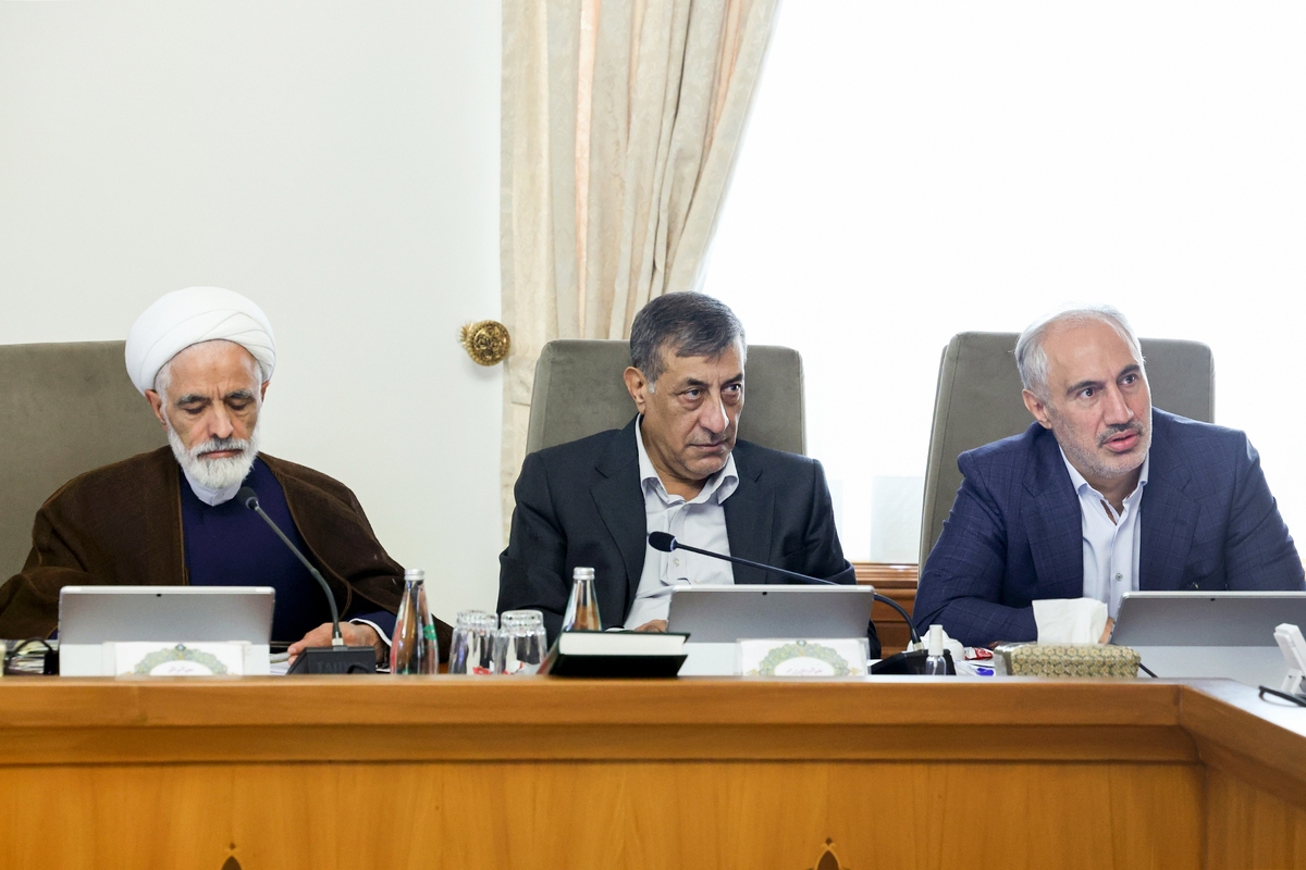 معاون اجرایی رئیس‌جمهوری گفت: امسال گازوئیل تقریباً به میزان سه‌برابر سال قبل ذخیره شده است و امیدواریم با این حجم ذخیره، هم در تأمین انرژی در فصل سرد سال و هم در کاهش آلودگی هوای ناشی از مازوت‌سوزی، موفقیت بیشتری داشته باشیم.