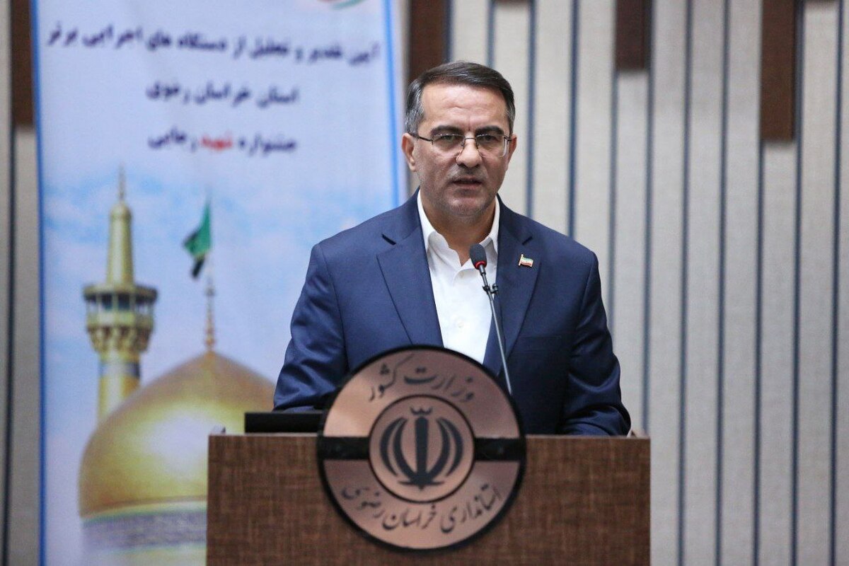 معاون رئیس‌جمهور و رئیس سازمان اداری و استخدامی کشور، درخصوص موضوع تعطیلی پنجشنبه‌ها در برخی استان‌ها گفت: بر اساس ماده ۸۷ قانون، ارائه خدمات باید در شش روز هفته انجام شود و در حال حاضر قانون اجازه تعطیلی رسمی پنجشنبه‌ها را نمی‌دهد.