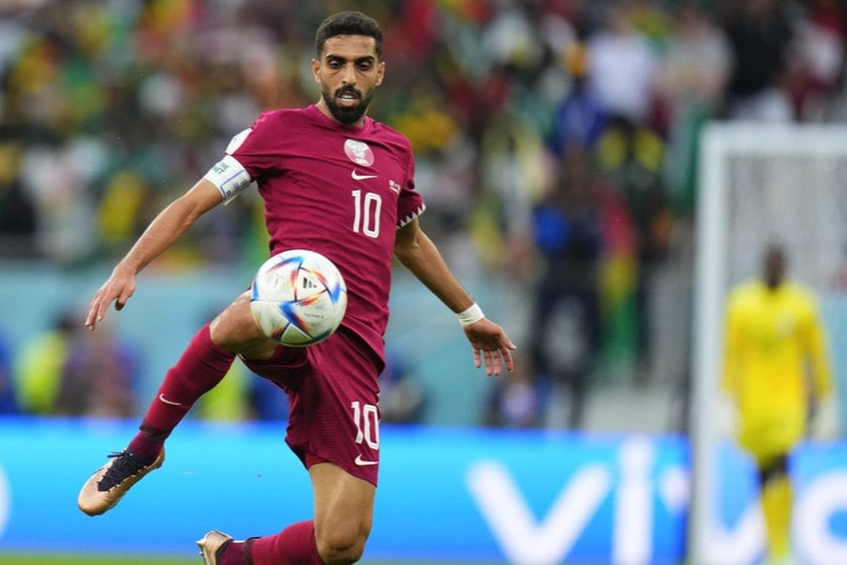 کاپیتان تیم ملی فوتبال قطر، پاداش مالی خود بابت صعود به جام‌جهانی را به آوارگان فلسطینی اهدا کرد.