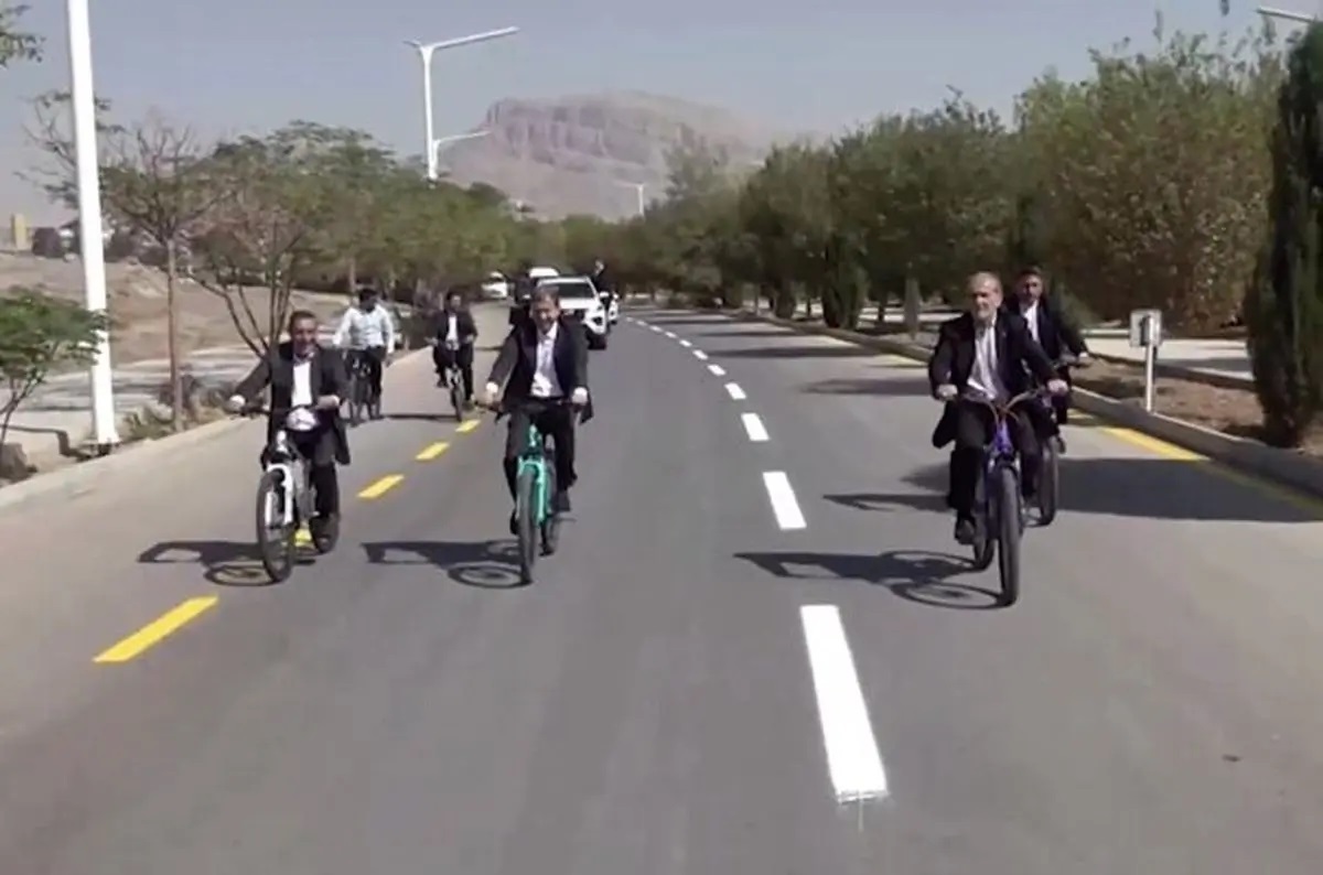 مسعود پزشکیان در جریان سفر استانی خود به اصفهان، در مسیر سلامت این شهر رکاب زد.