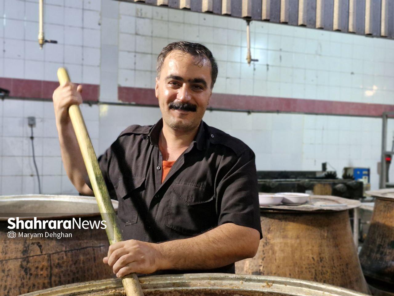 «شُله» جهانیترین غذای مردمی در مشهد است | گفتگو با یکی از شلهپزهای جوان مشهدی که عاشقانه آن را پخت میکند «شُله» جهانیترین غذای مردمی در مشهد است | گفتگو با یکی از شلهپزهای جوان مشهدی که عاشقانه آن را پخت میکند