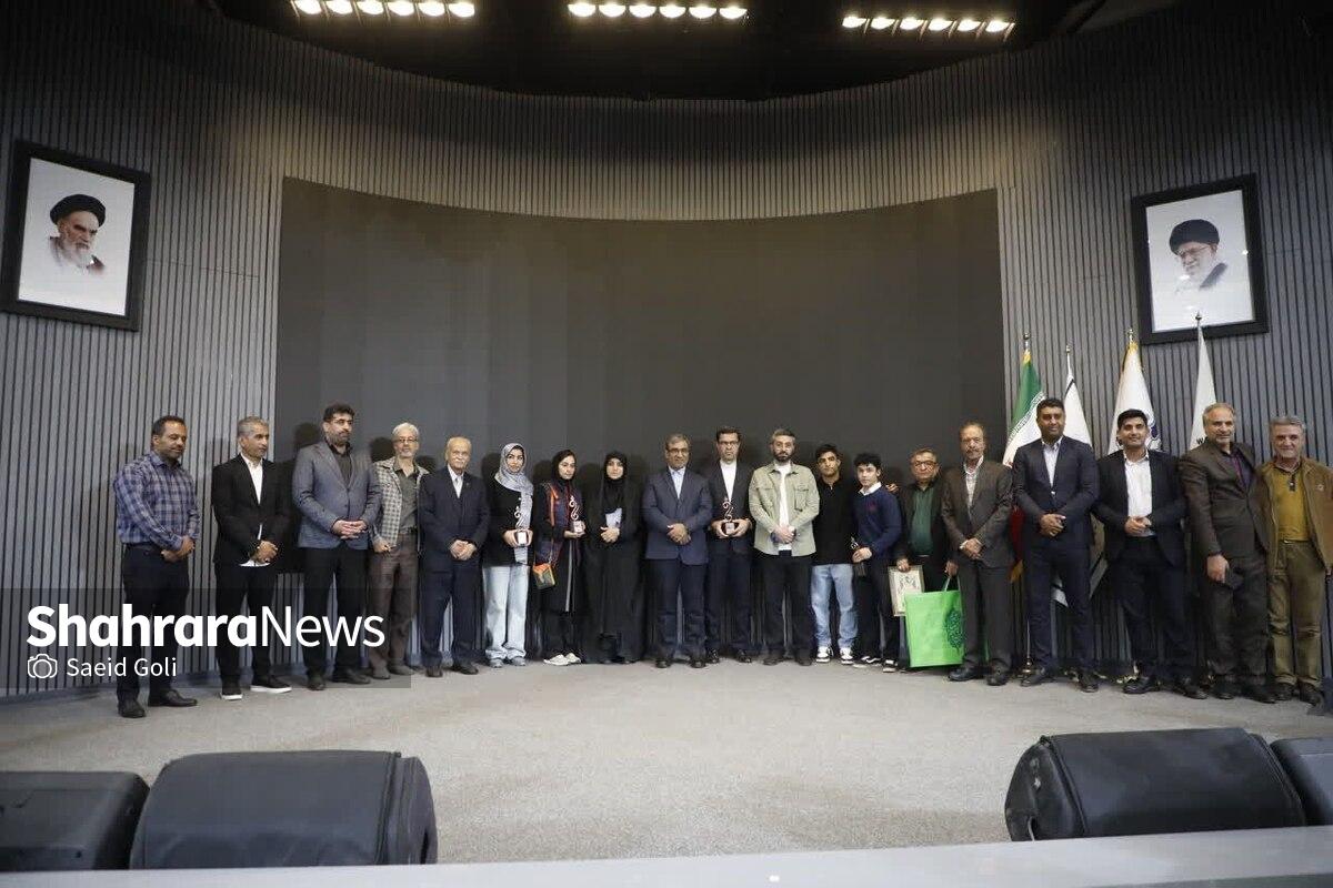 در مراسمی با حضور جمعی از مدیران و اهالی ورزش و رسانه‌های ورزشی، نفرات برتر دومین دوره «نشان کاوه» در مشهد معرفی شدند.