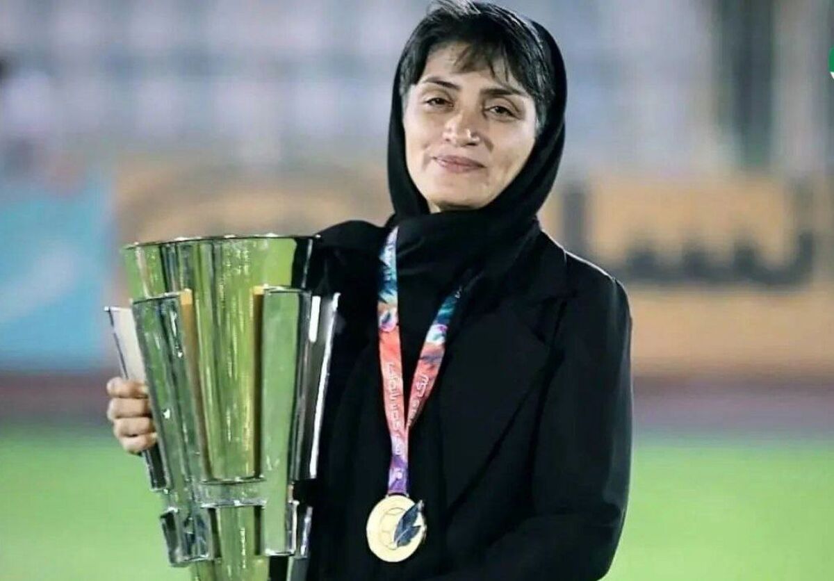 کنفدراسیون فوتبال آسیا در حالی بهترین‌های سال جاری خود را در شهر ریاض عربستان معرفی کرد که برای نخستین بار بود که یک زن ایرانی جایزه بهترین مربی سال فوتبال زنان آسیا را دریافت می‌کند.