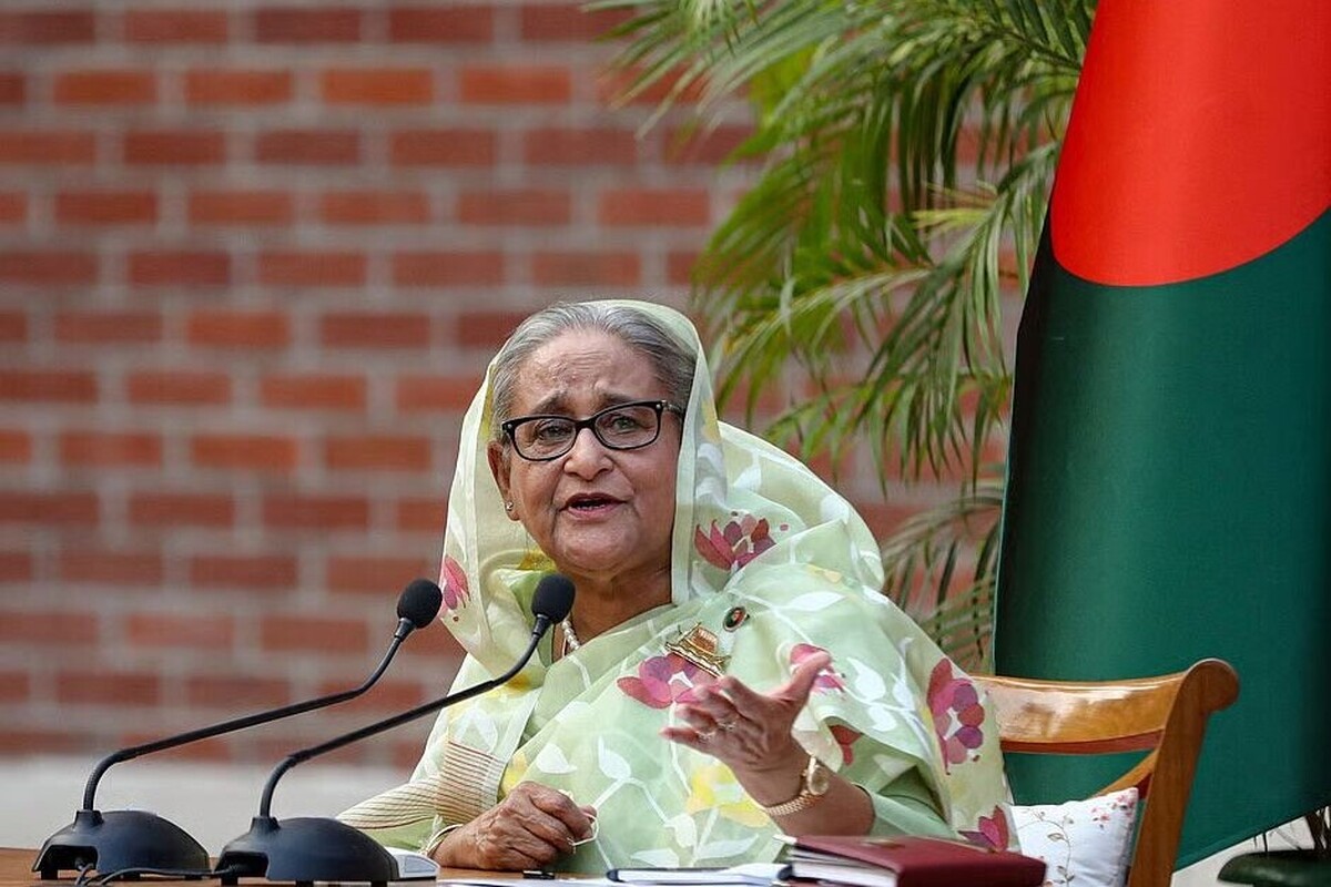 دستگاه قضایی بنگلادش «شیخ حسینا» نخست وزیر مخلوع این کشور را که به هند پناه برده است، به اتهام جنایت علیه بشریت به اعدام محکوم کرد.