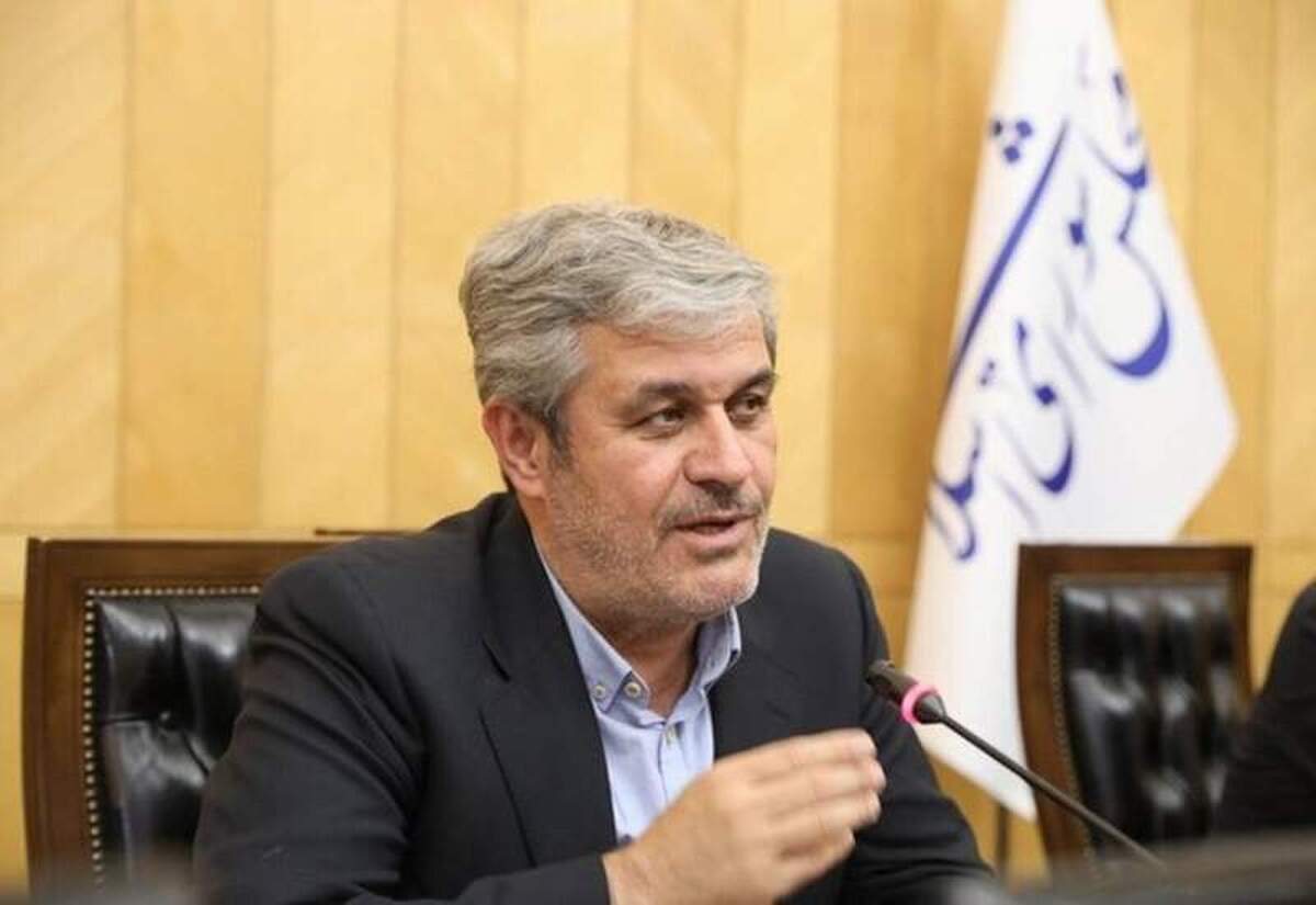 رئیس کمیسیون برنامه و بودجه مجلس شورای اسلامی، با انتقاد از ناهماهنگی در تیم اقتصادی دولت، گفت: نبود فرماندهی اقتصادی مشخص در دولت کار را سخت کرده است؛ منظور از فرمانده یک شخص نیست بلکه فکر یکدست و هماهنگ است.