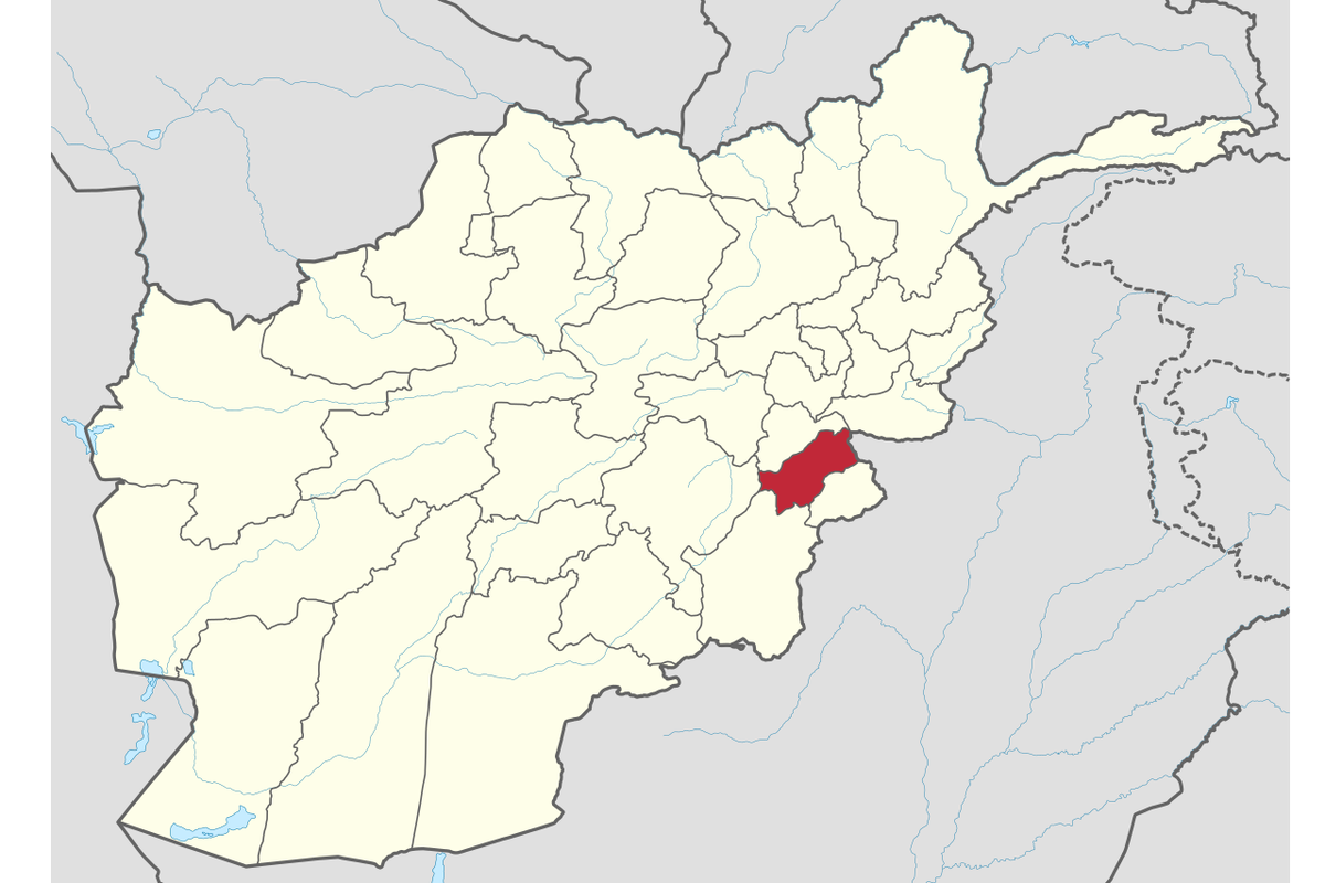 در پی حمله هوایی پاکستان به ولایت پکتیکا در شرق افغانستان که به کشته و زخمی شدن ده‌ها نفر انجامید، مقام‌های کابل اعلام کردند که هیئتی به ریاست وزیر دفاع برای گفت‌و‌گو درباره توافق آتش‌بس راهی دوحه شده است.