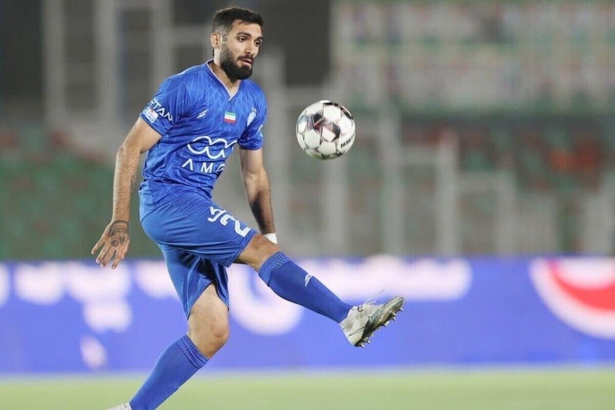 عارف آقاسی که طی هفته‌های گذشته مورد انتقاد شدید هواداران قرار گرفته بود، در بازی روز گذشته، به‌شدت توسط هواداران استقلال تشویق شد!