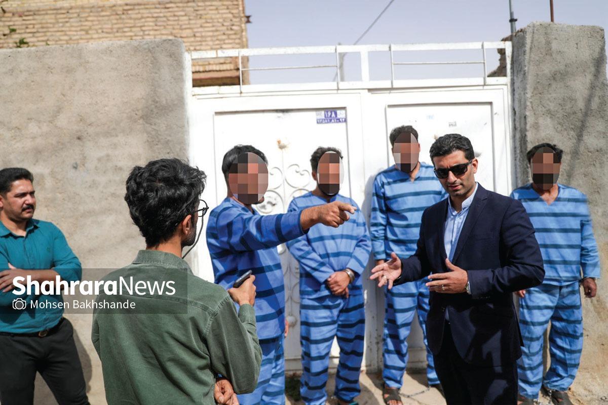 متهمان به قتل جوانی با ضربات چاقو در روستای «خوش‌هوا»، جرمشان را نپذیرفته و انگشت اتهام به سمت یکدیگر گرفتند.