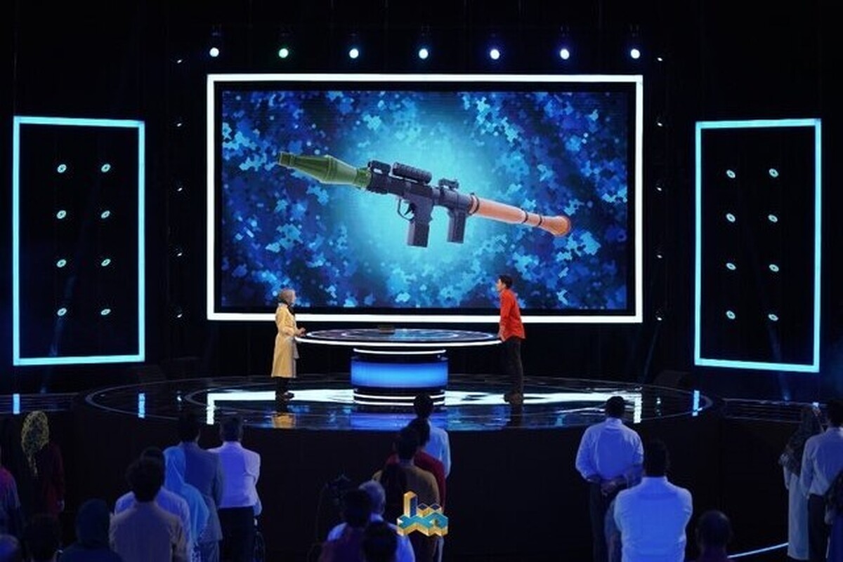 مجری طرح «مسابقه ۱۰۰» گفت: این برنامه رقابتی مبتنی بر اطلاعات عمومی است که در آن پولی در کار نیست و شرکت‌کنندگان باید زمین حریفان را با معلومات خود تصاحب کنند.