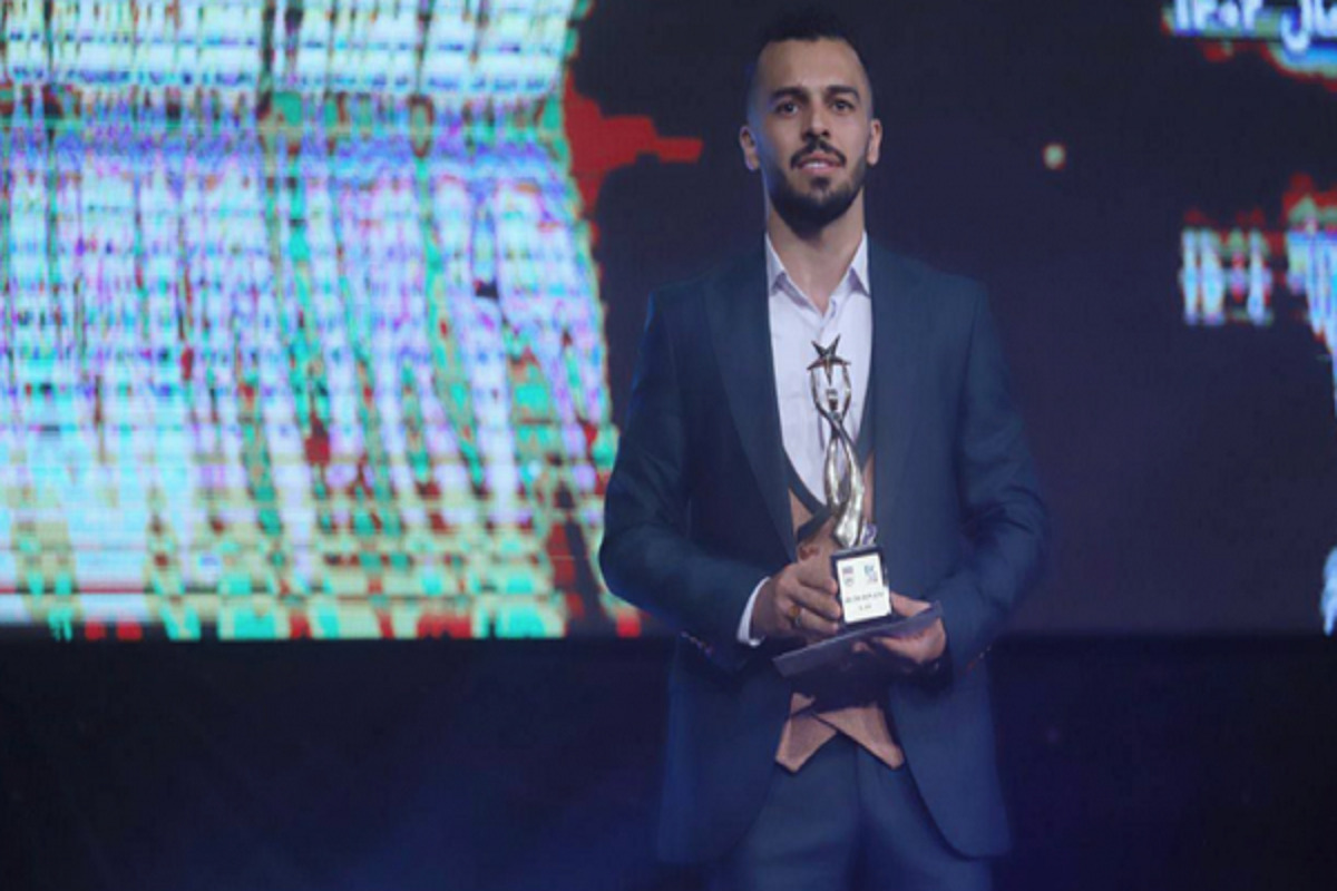 مرد سال فوتسال آسیا جایزه خود را به محضر امام زمان(عج) تقدیم کرد