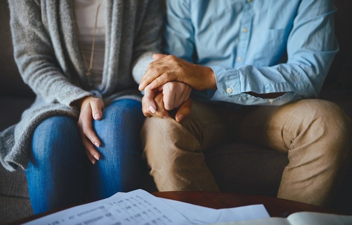 در ابتدای هر رابطه، همه‌چیز شبیه یک داستان عاشقانه است اما با گذشت زمان، زندگی روزمره، فشار کار، مسئولیت‌ها و سوءتفاهم‌های کوچک می‌توانند آرام‌آرام میان دو نفر فاصله بیندازند.