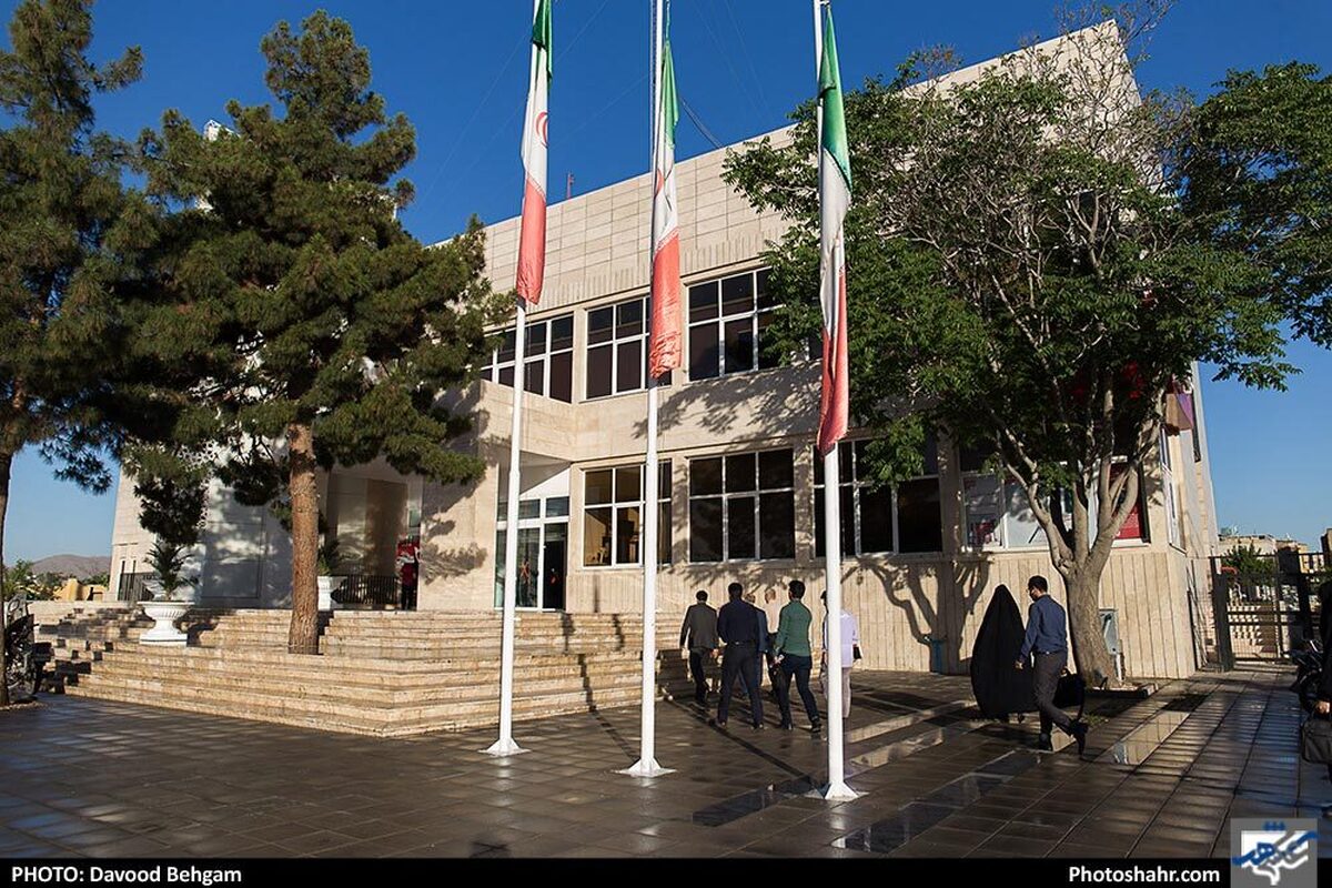 سخنگوی کمیسیون اجتماعی مجلس گفت: طبق اعلام رفیع‌زاده طرح ساماندهی نیروهای شرکتی جدا از این موضوع است و در حال حاضر در دولت در حال بررسی است.