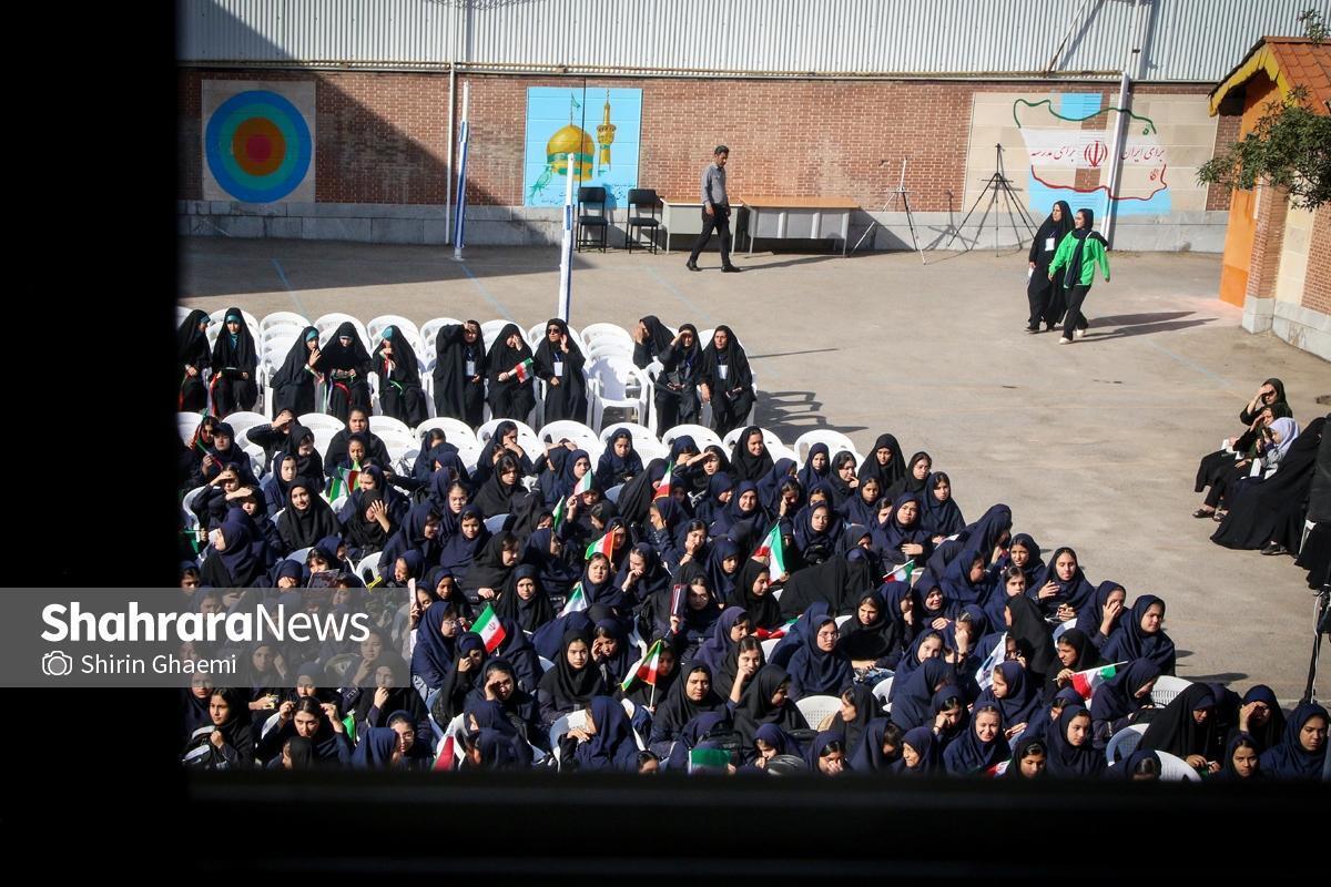 عضو کمیسیون آموزش، تحقیقات و فناوری مجلس شورای اسلامی، با انتقاد از عملکرد برخی مدیران وزارت آموزش‌وپرورش گفت: با وجود تأکیدات مکرر رهبر معظم انقلاب بر تقویت مدارس استعدادهای درخشان، هنوز افرادی در درون وزارتخانه هستند که با سنگ‌اندازی در مسیر توسعه سمپاد، به جریان نخبگی کشور خیانت می‌کنند.