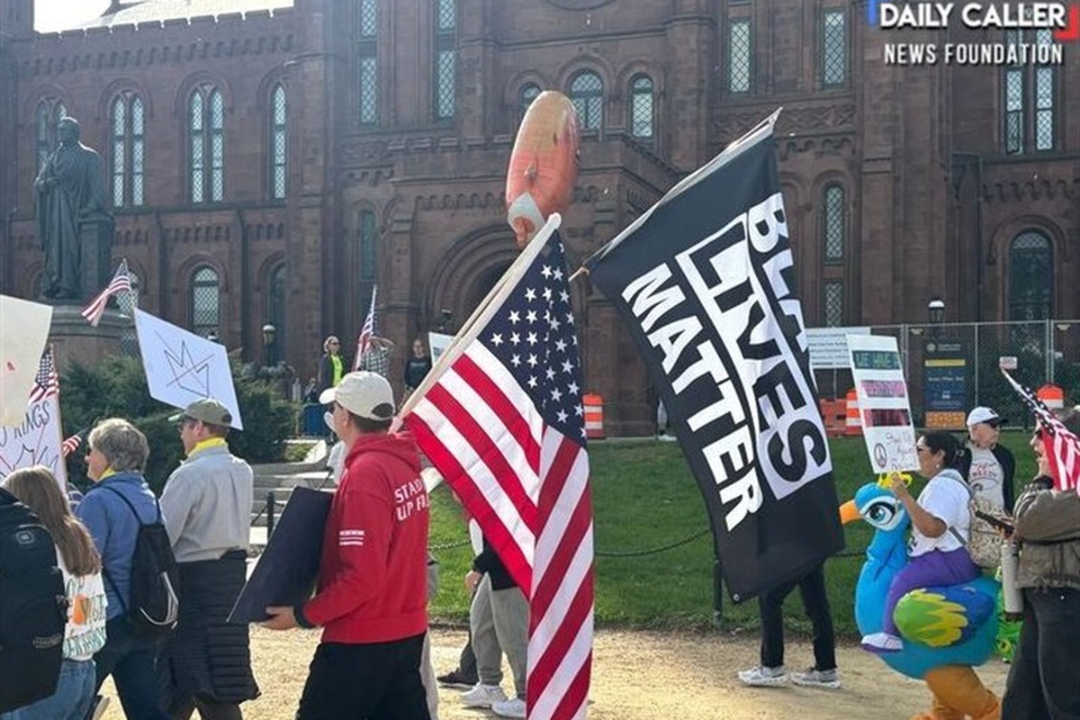 هزاران نفر در شهرهای مختلف آمریکا از جمله نیویورک، واشنگتن و آتلانتا در اعتراض به سیاست‌های دونالد ترامپ به خیابان‌ها آمدند.