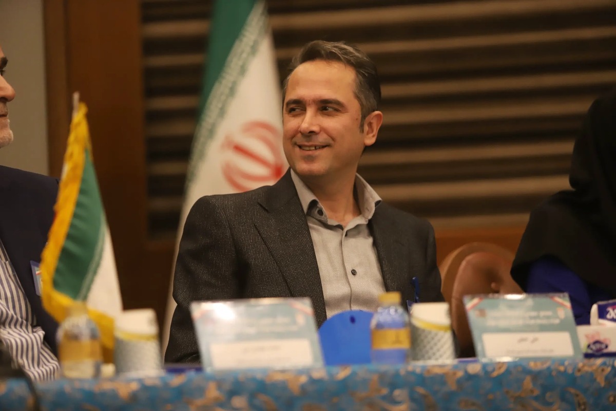 درحالی که استقلال با کسب برد اخیر قدری آرامش گرفته علی خطیر در تلاش است صاحب صندلی مدیرعاملی این باشگاه شود.