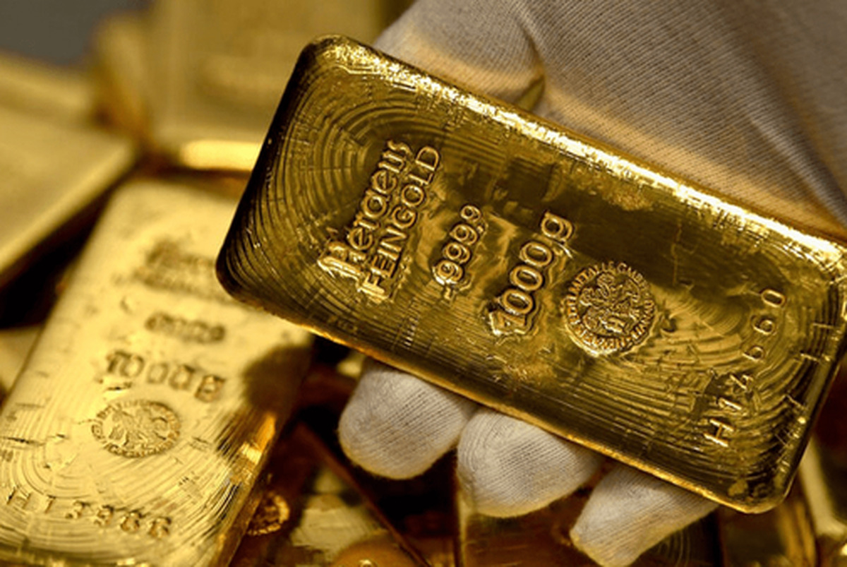 معاون توسعه مدیریت و منابع بانک مرکزی با اشاره به افزایش خرید و بالا رفتن ذخایر طلای این بانک در راستای اتخاذ برنامه‌های راهبردی اعلام کرد: بانک مرکزی جمهوری اسلامی ایران نیز از دو سال پیش با اتخاذ سیاست هدفمند افزایش ذخایر طلا، عملاً در مسیر کشور‌های پیشرو حرکت کرده و هم‌راستا با استاندارد‌های بین‌المللی افزایش و مدیریت ذخایر طلا و ارز گام برداشته است.