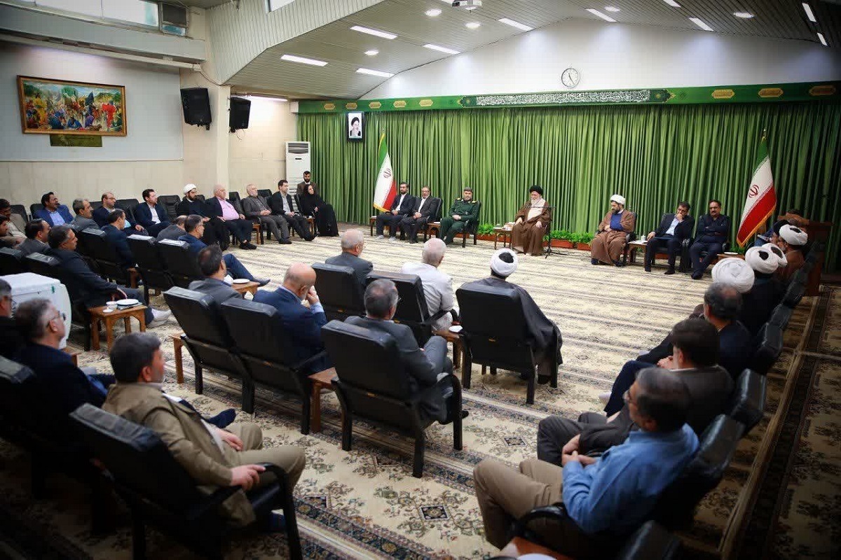 نماینده ولی‌فقیه در خراسان رضوی گفت: دانشگاه، محیطی است که تضاد و تعارض افکار طبیعت پویایی علمی آن است؛ لذا ما باید این تضاد‌ها را نه با ترس و سرکوب، بلکه با مدیریت هوشمندانه و سازنده پیش ببریم.