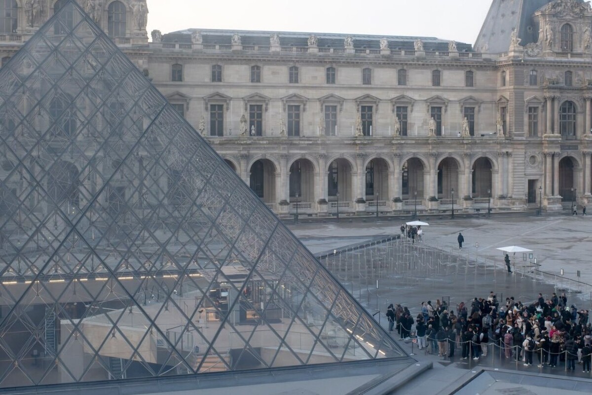 وزیر فرهنگ فرانسه از بسته شدن بزرگ‌ترین موزه هنر جهان به دلیل وقوع حادثه امنیتی خبر داد.