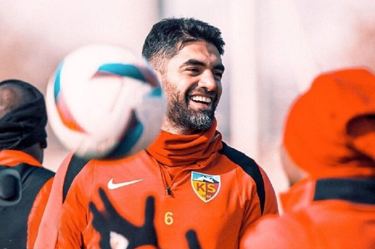 ریکاردو ساپینتو پیشنهاد بازگشت علی کریمی به استقلال را قبول نکرد. این بازیکن به تازگی با تیم کایسری‌اسپور قطع همکاری کرده است.