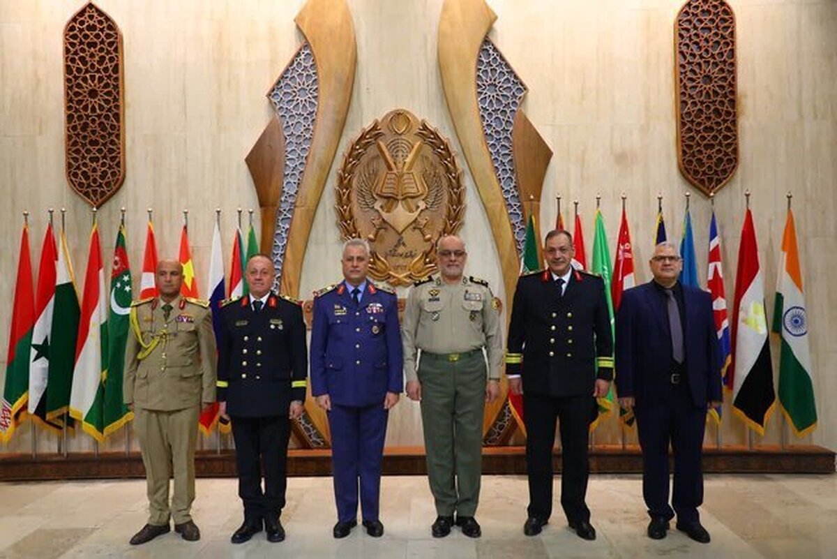 رئیس دانشگاه دفاع ملی و تحقیقات نظامی عراق از دافوس ارتش بازدید کرد