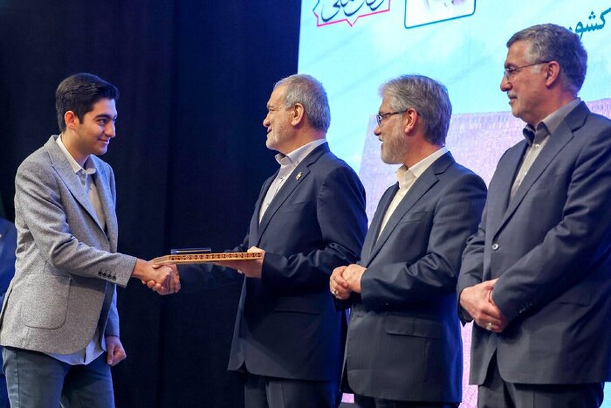 مراسم نمادین آغاز رسمی سال تحصیلی جدید دانشگاه‌ها درحالی با سخنان رئیس‌جمهور برگزار شد که پزشکیان به واسطه مواضع مورد تاکید خود درخصوص تکریمِ دانشمندان و دانایان فارغ از دیدگاه سیاسی، باور و اعتقاد و جنسیت آنان بارها و بارها مورد تشویق حاضران در دانشگاه تربیت مدرس تهران قرار گرفت.