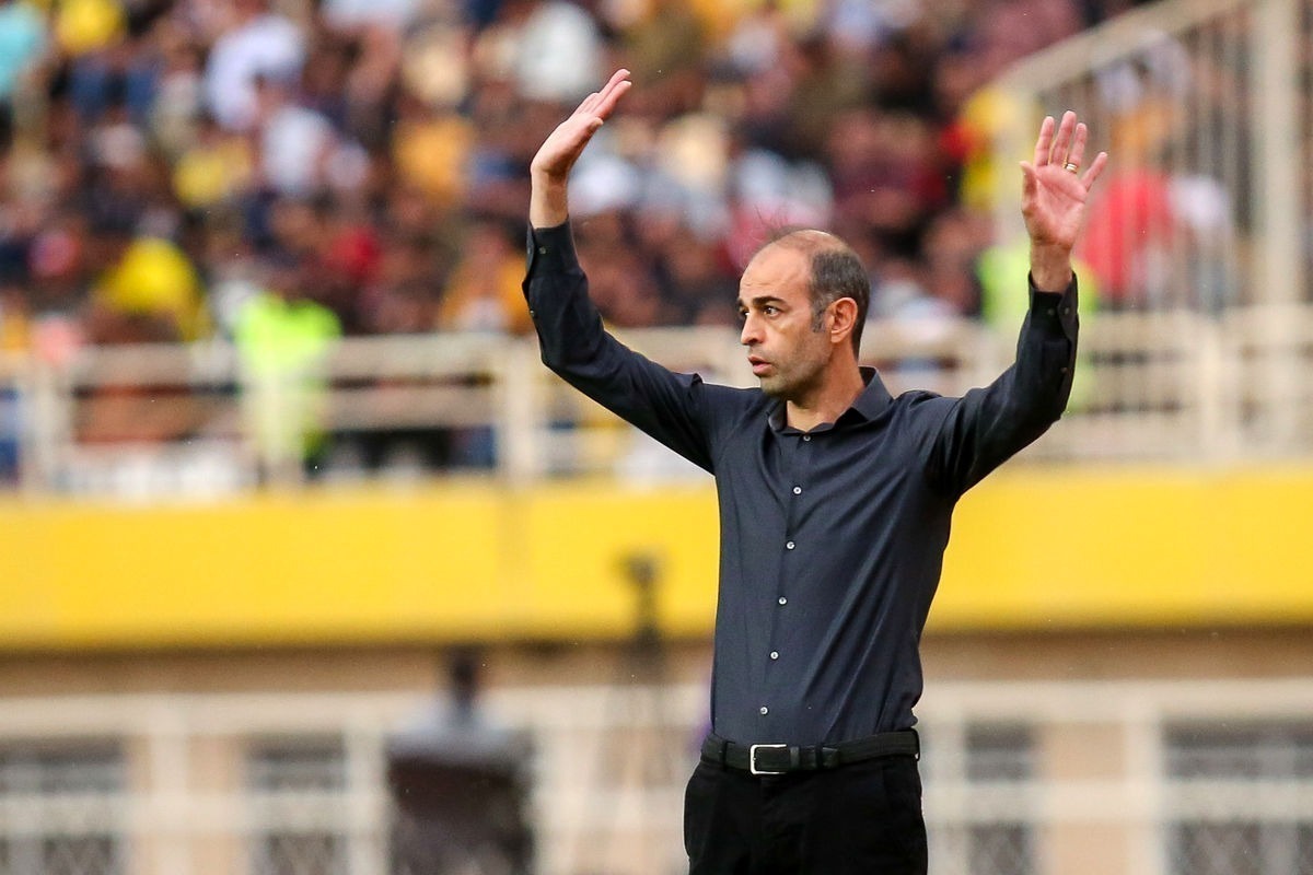 سرمربی سپاهان گفت: ما بدترین شروع تاریخ لیگ برتر ایران را داشتیم و این به ما آسیب زد.