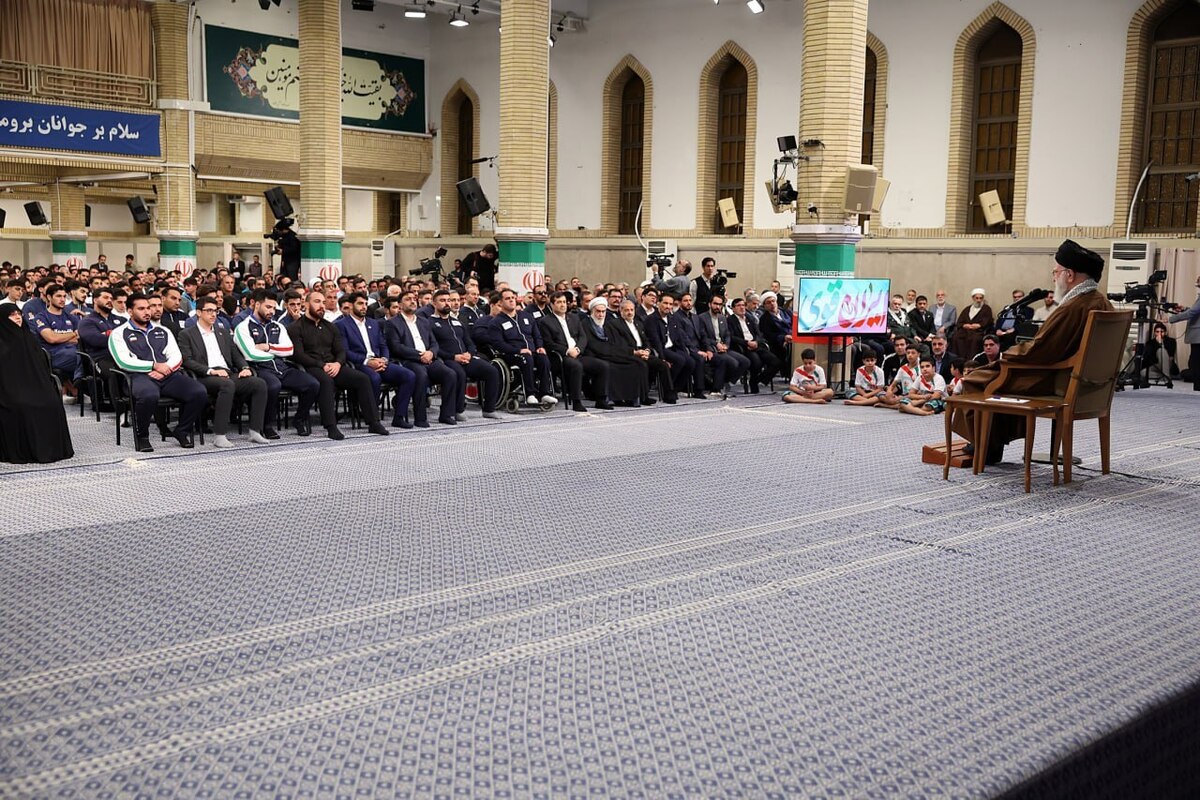 رهبر معظم انقلاب اسلامی صبح امروز در دیدار صد‌ها نفر از قهرمانان رشته‌های مختلف ورزشی و مدال‌آوران المپیاد‌های علمی جهانی، این افتخارآفرینان را مظهر رشد و تجلّی قدرت ملی خواندند.