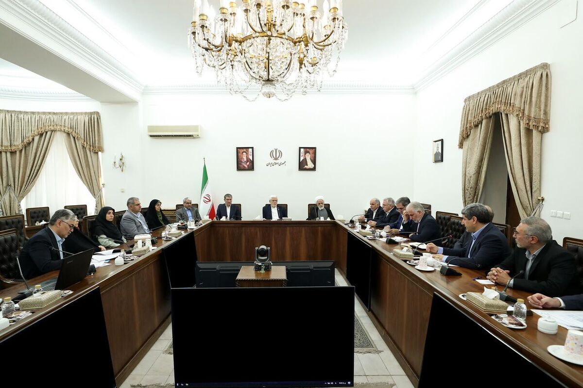 معاون‌اول رئیس‌جمهور، موضوع توسعه و ساماندهی دانشگاه‌های بزرگ را از دغدغه‌های ملی و فرهنگی دولت دانست و گفت: ساماندهی دانشگاه‌های بزرگِ تهران نیازمند همکاری دولت و قوه‌قضائیه است.