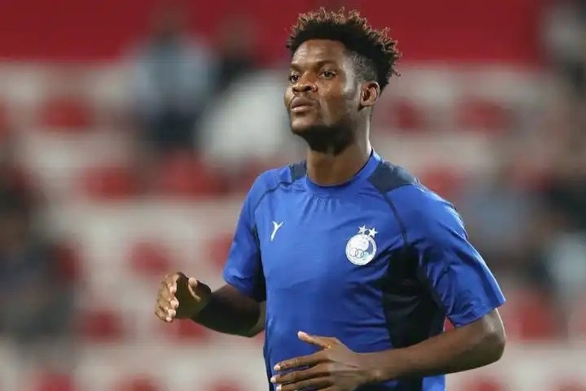 هافبک خارجی تیم فوتبال استقلال، با یک عقب‌نشینی تاکتیکی بابت غیبت غیرموجه در تمرینات از هواداران استقلال عذرخواهی کرد و اعلام کرده به‌زودی در تمرینات حضور خواهد یافت.