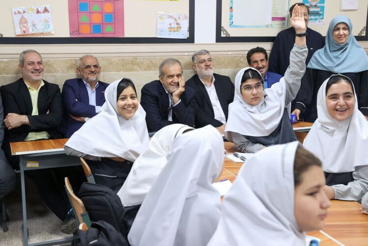 رئیس جمهور با تأکید بر اهمیت نقش مردم در نظام آموزشی کشور، گفت: با مشارکت و همکاری خانواده‌ها می‌توانیم آموزش باکیفیت و عادلانه را برای همه دانش‌آموزان فراهم و به تدریج نابرابری آموزشی را از میان برداریم.