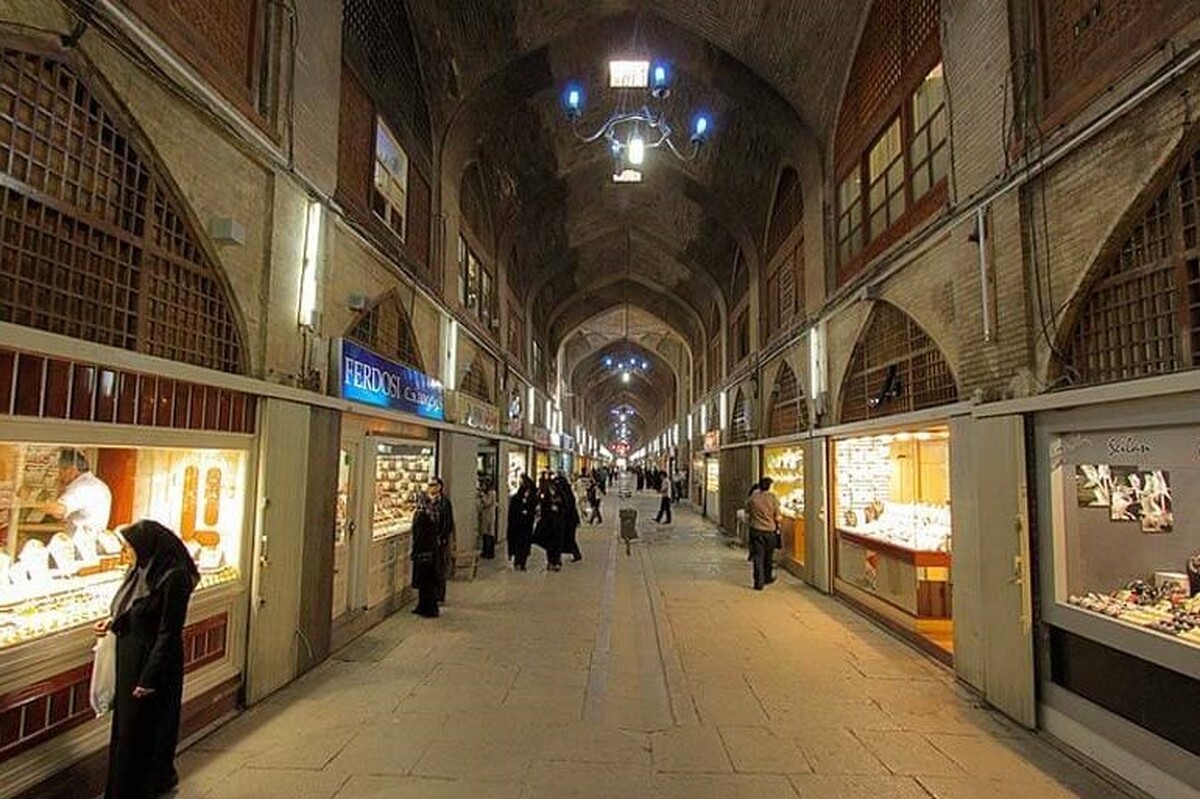 ویدئویی زیبا از بازار اصفهان و طاق‌های خشتی صفوی که تاریخ را در آغوش می‌گیرند را مشاهده می‌کنید.