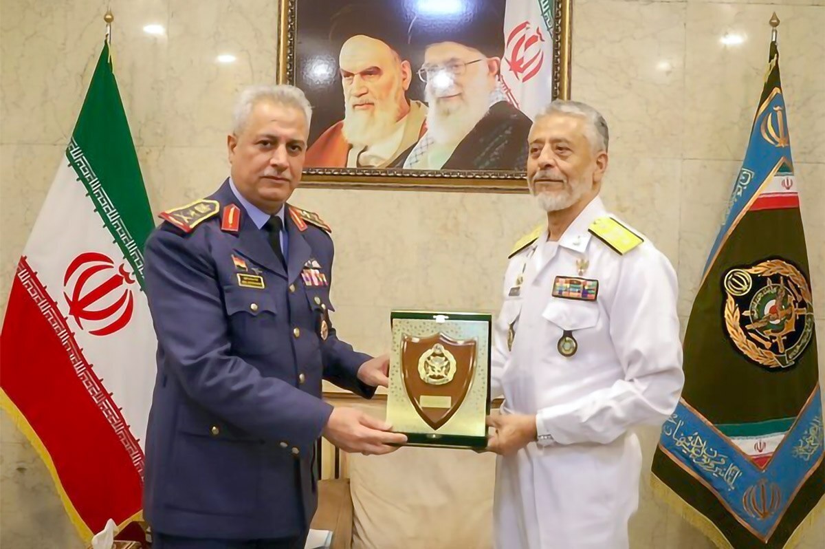 سپهبد خلبان عقیل مصطفی مهدی، رئیس دانشگاه دفاع ملی و تحقیقات نظامی عراق، در رأس یک هیئت عالی‌رتبه نظامی امروز (سه‌شنبه) با امیر دریادار سیاری دیدار کرد.