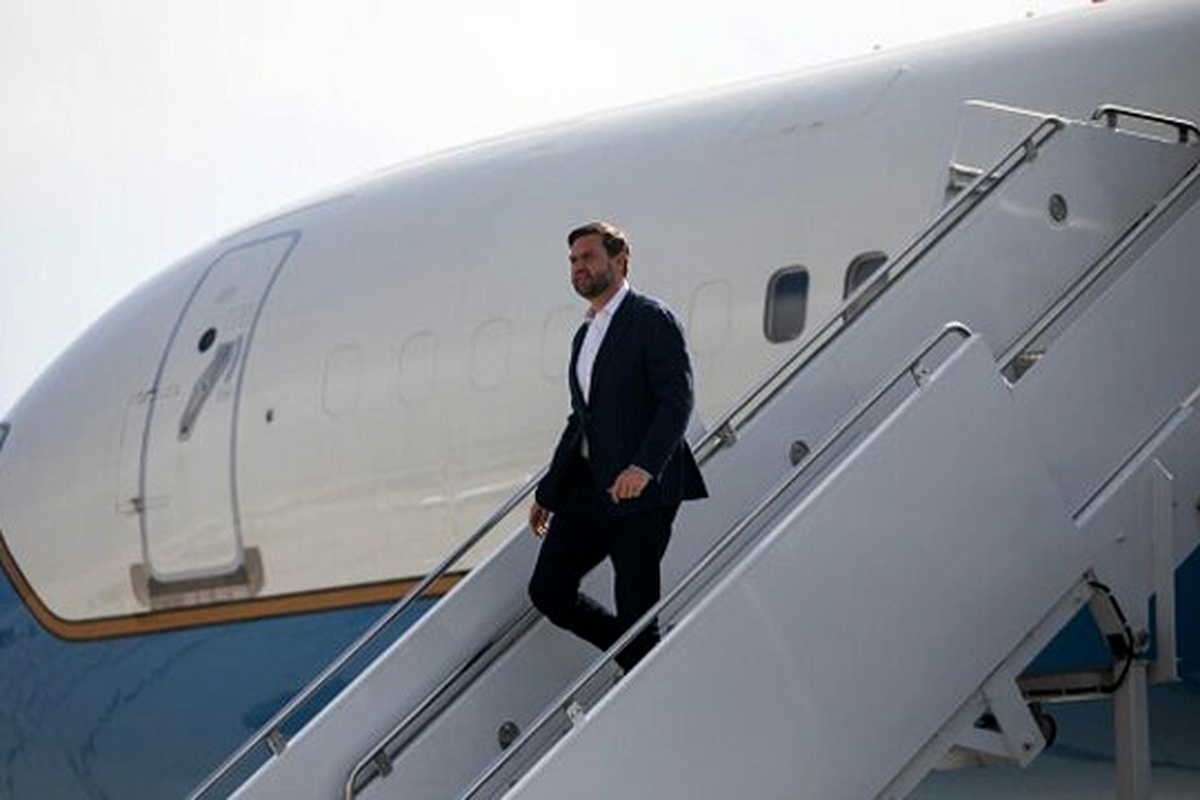 سازمان رادیو و تلویزیون رژیم صهیونیستی گزارش داد که معاون رئیس‌جمهور آمریکا، به دلیل مسائل امنیتی از ورود به نوار غزه در جریان سفر به اراضی اشغالی خودداری خواهد کرد.