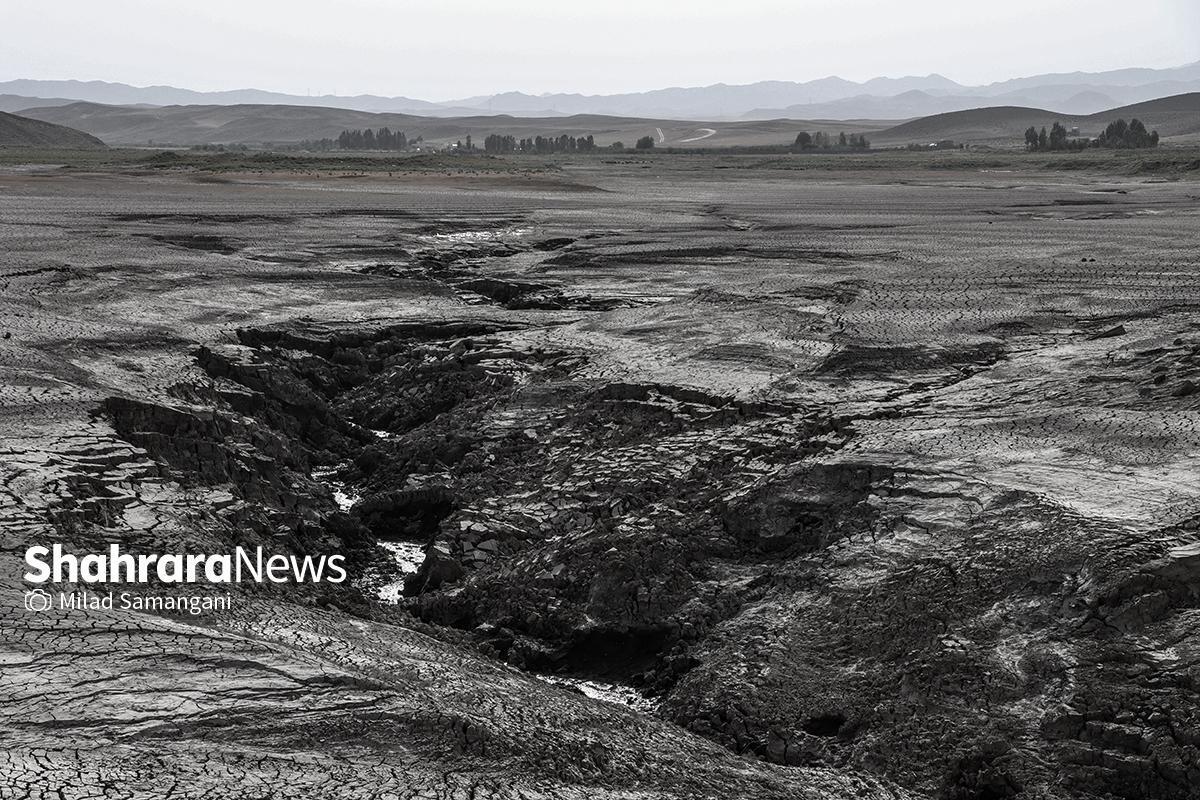 فرماندار فریمان گفت: تغییر اقلیم، خشکسالی، عدم لایروبی و دیگر مسائل تأثیرگذار حیات سد تاریخی فریمان را به خطر انداخته است.