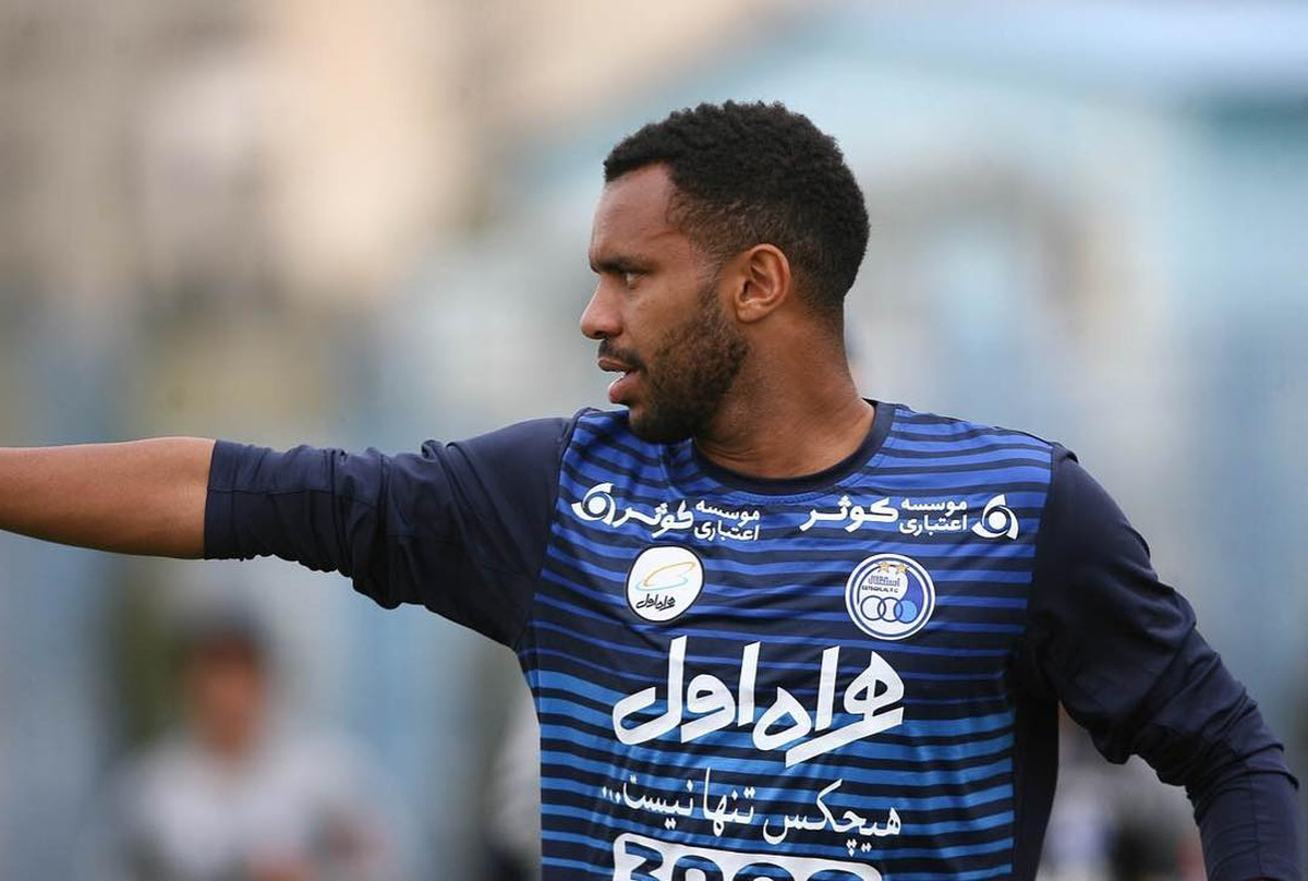 رابسون که در دوره سرمربیگری علیرضا منصوریان به استقلال آمده بود، از دنیای فوتبال خداحافظی کرد.