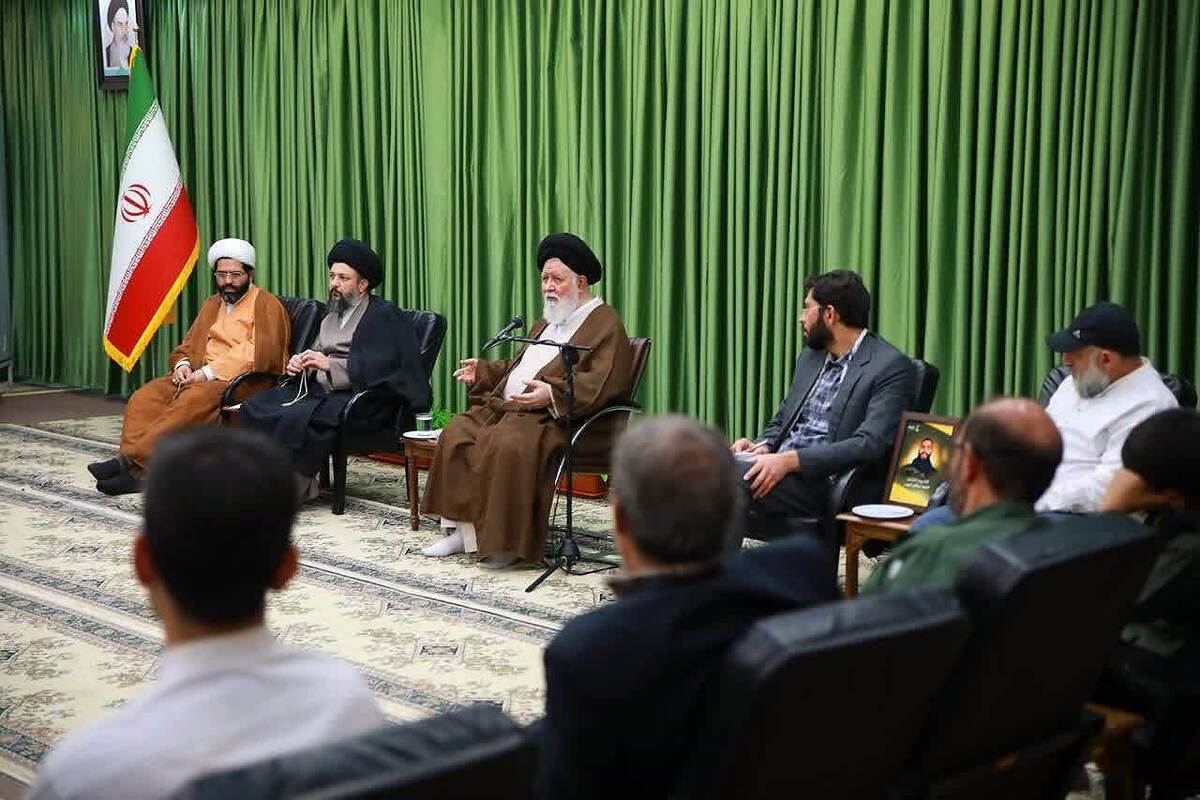 نماینده ولی فقیه در خراسان رضوی با بیان اینکه ایستادگی مردم در مقابل ظلم زمینه ساز ظهور امام زمان (عج) است، گفت: نقش تیم‌های جهادی در مناطق مختلف منطقه از جمله لبنان در تقویت جریان مقاومت بسیار چشمگیر و مهم است.