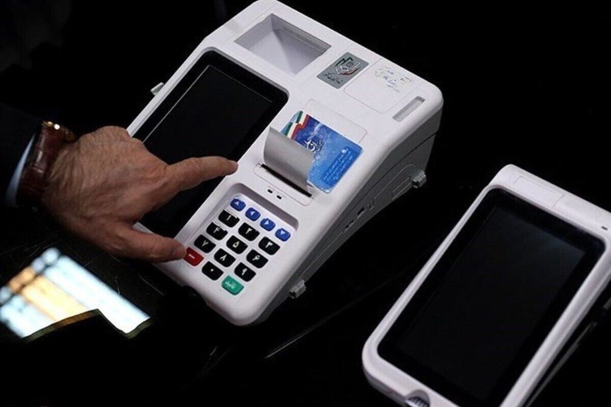 چند ماه بیشتر تا انتخابات شورا‌ها نمانده و امسال قرار است ماجرا کمی متفاوت‌تر از همیشه باشد؛ چون برای نخستین‌بار، تمام فرایند رأی‌گیری به‌صورت الکترونیک انجام خواهد شد. این تجربه‌ای تازه و مدرن از مشارکت مردمی است؛ تجربه‌ای دقیق‌تر، سریع‌تر و با تعهد کامل به حفظ حق‌الناس و امانت مردم.