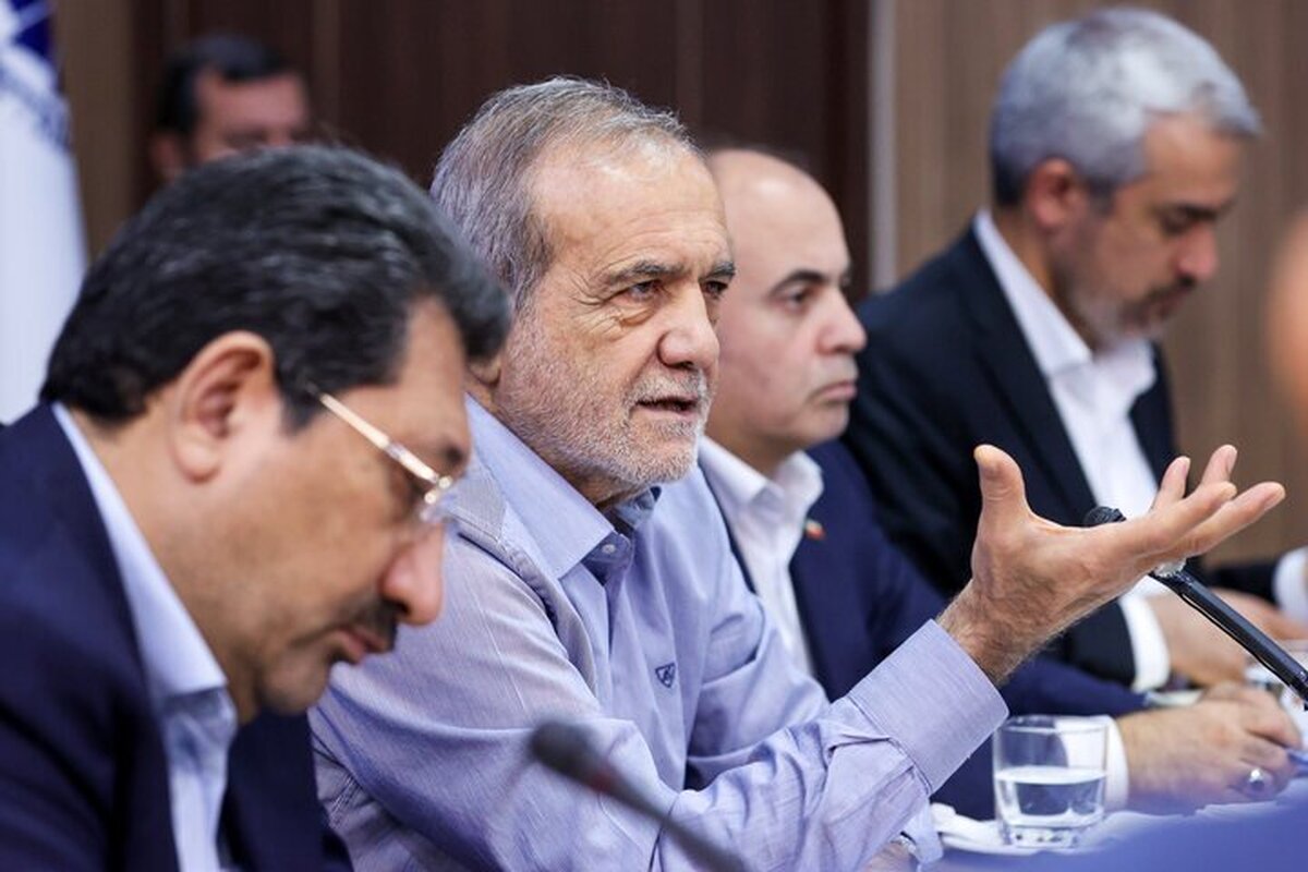 پزشکیان: شرایط فعالیت برای صادرکنندگان تسهیل شود