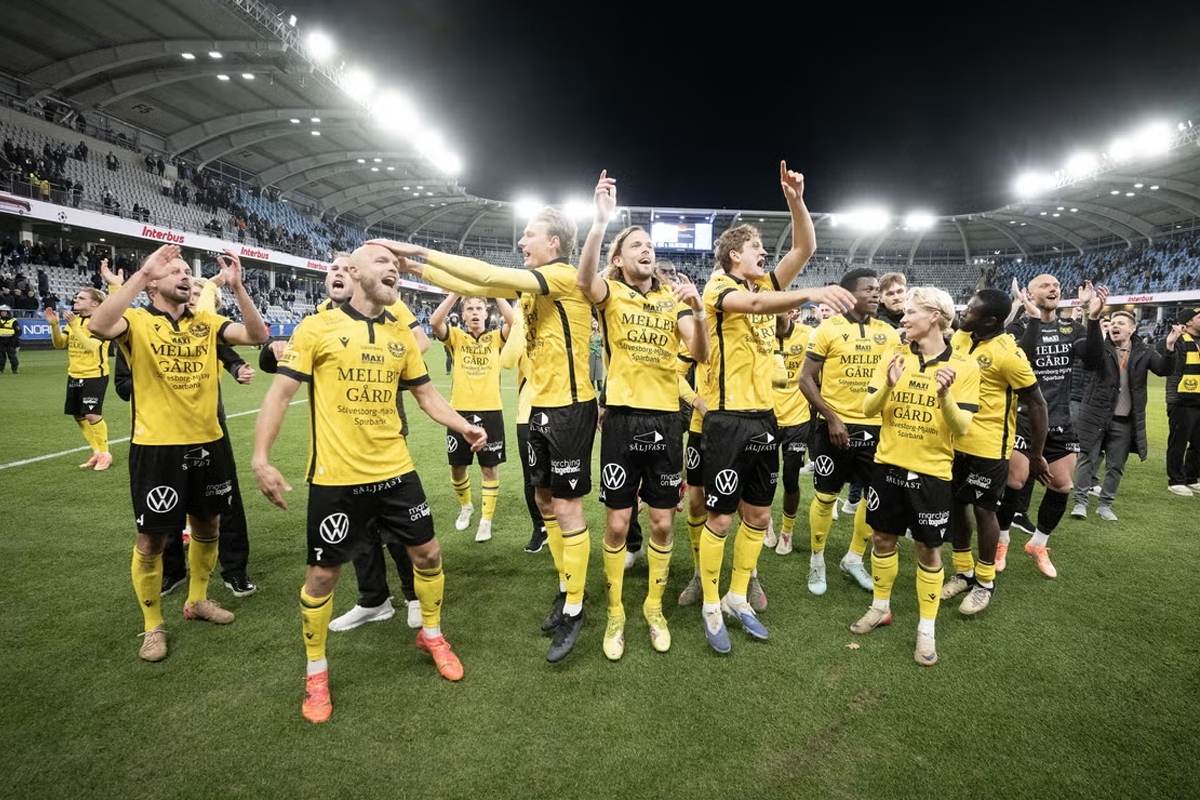 تیم کوچک مالیبی از دهکدۀ ماهیگیری کنار دریای بالتیک، با پیروزی ۲–۰ مقابل یوتبوری، برای نخستین بار قهرمان لیگ برتر سوئد شد.