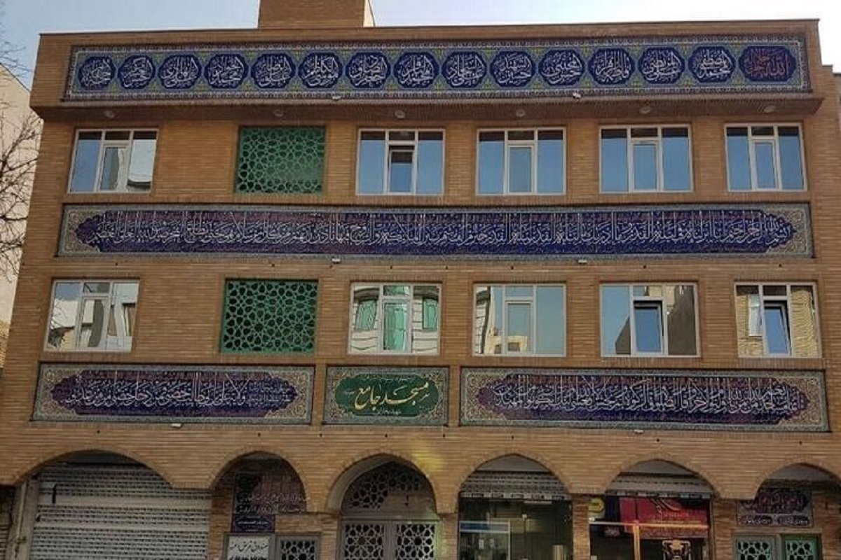 مسجد جامع خزانه بخارایی در دوران انقلاب، پایگاه تجمع برای راهپیمایان بود، در دوران دفاع مقدس هم مرکز اعزام به جبهه‌ها و پشتیبانی از رزمندگان محسوب می‌شد و در جنگ ۱۲ روزه هم مرکز بصیرت بخشی در محله و طبخ و توزیع غذا برای فعالان گشت و بازرسی بود.