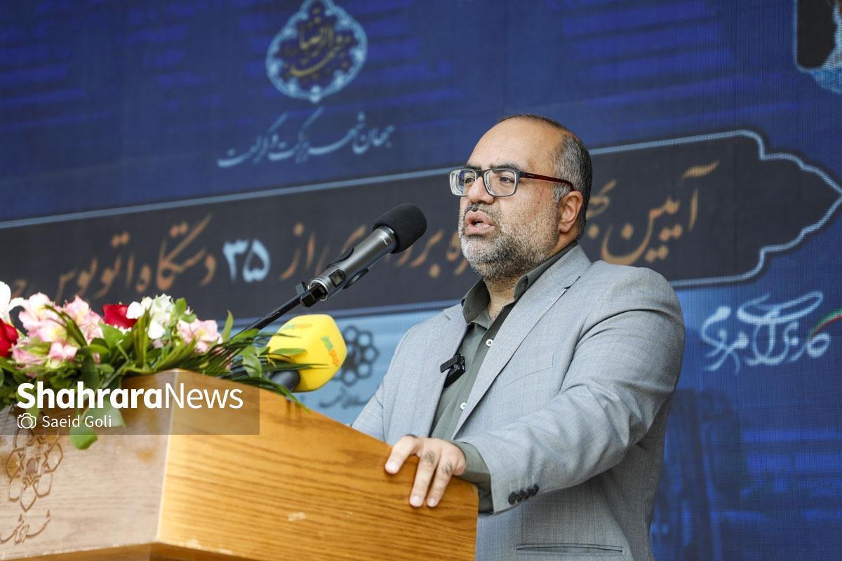 معاون عمران، حمل‌ونقل و ترافیک شهرداری مشهد گفت: یک میلیون سفر روزانه با اتوبوس در مشهد، باید به ۲ میلیون سفر و ۱۷۰۰ دستگاه به ۳۰۰۰ دستگاه برسد.