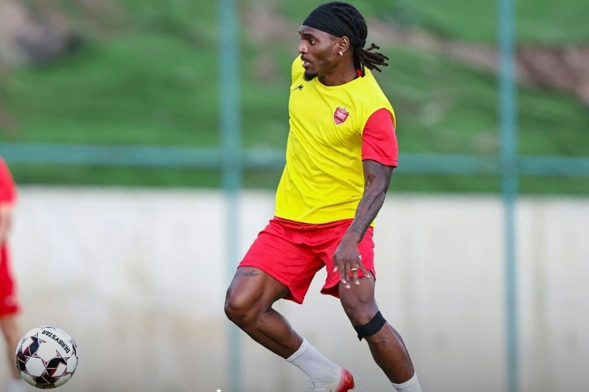 بازیکن خارجی پرسپولیس هنوز رضایت کامل سرمربی این تیم را به دست نیاورده است.