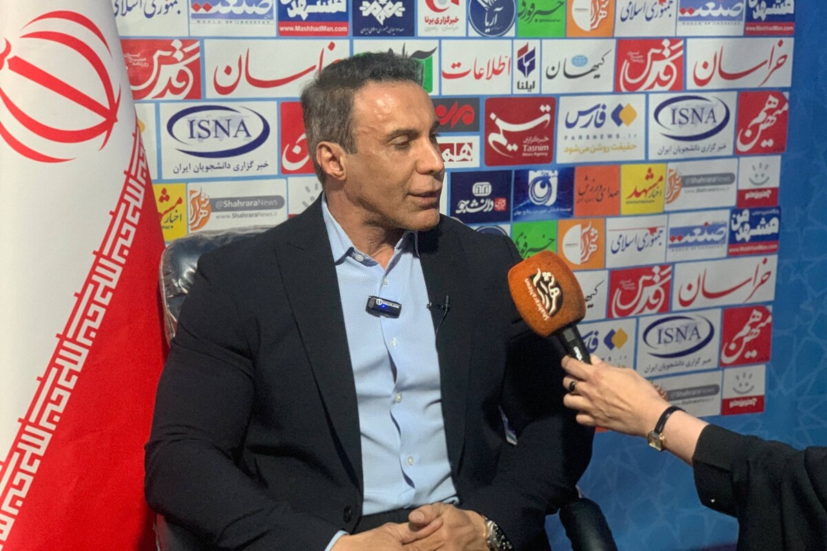 قهرمان سابق بدنسازی ایران بیان کرد: انتظار نداشتم با چنین حجم جمعیتی و حضور دهه‌هشتادی‌ها روبه‌رو شوم؛ این نشان‌دهنده اهمیت نسل جوان به سلامتی و ورزش است.