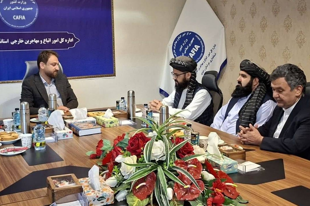 سرکنسول افغانستان در مشهد در دیدار با مدیرکل امور اتباع خراسان رضوی درباره ساماندهی مهاجران افغانستانی گفت‌وگو کرد.