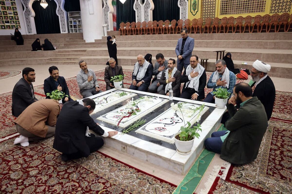 رئیس و جمعی از اعضای شورای اسلامی شهر مشهدمقدس در مراسم «مهمانی لاله‌ها» به‌مناسبت هفته دفاع مقدس، حضور پیدا کردند.