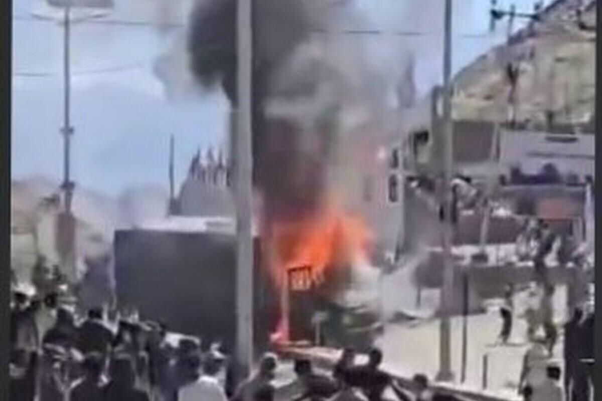 لاداخ، منطقه مرزی هند در ارتفاعات هیمالیا که در قلب تنش‌های اخیر هند و چین قرار داشت، شاهد اعتراضات خشونت‌آمیز نسل زد بود، در پی این اعتراضات که به خشونت کشیده شد چهار تن کشته شدند