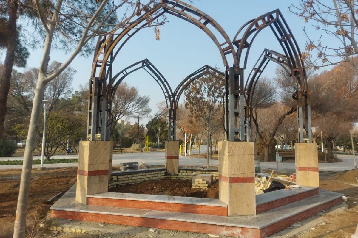 مدیرکل حفظ آثار و نشر ارزش‌های دفاع مقدس خراسان رضوی گفت: در حال حاضر، ۳۷۵ شهید گمنام در ۱۵۲ نقطه از استان شهیدپرور خراسان رضوی مدفون هستند. از این ۱۵۲ نقطه نیز در ۱۲۶ مورد یادمان‌های شایسته ساخته شده و ۲۶ نقطه فاقد یادمان شهداست.