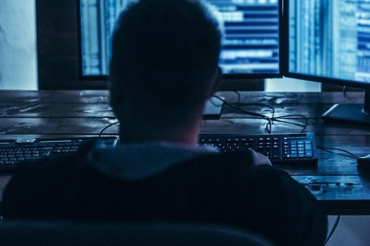 مقامات اسرائیل روز پنج‌شنبه (۳ مهر ۱۴۰۴) اعلام کردند که یک فرد ۴۹ ساله به نام یعقوب پرل، که تابعیت دوگانه آمریکایی-اسرائیلی دارد را به اتهام همکاری با سازمان اطلاعات ایران دستگیر شده است. 