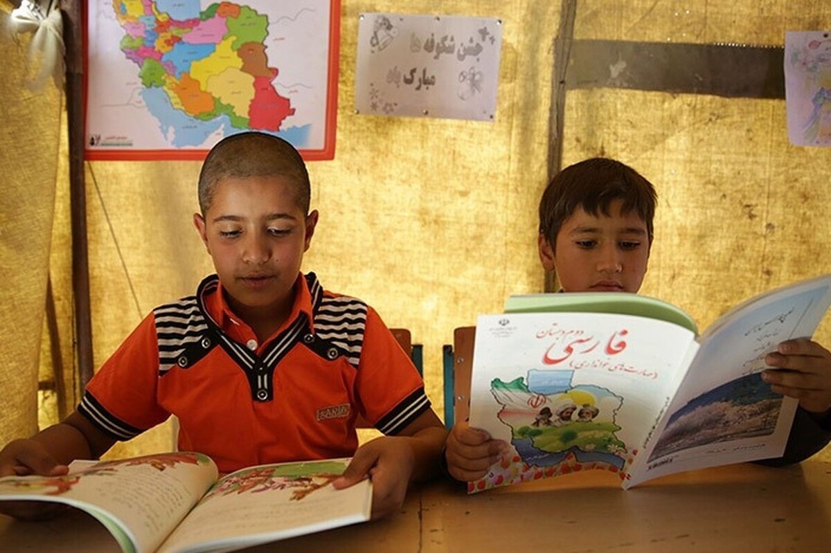 مدیرکل دفتر توسعه عدالت آموزشی و آموزش عشایر وزارت آموزش و پرورش گفت: تمام معلمان عشایر رسمی و از امنیت شغلی بالایی برخوردارند. این معلمان همچنین به دلیل شرایط خاص کاری، مشمول امتیازات ویژه‌ای در رتبه‌بندی و سختی کار هستند.